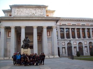 I capeciani davanti al museo del Prado (foto 1)